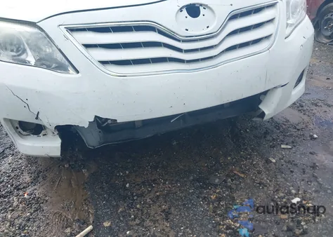 2011 Toyota Camry Base z USA, uszkodzony, nr VIN 4T1BF3EK0BU762531